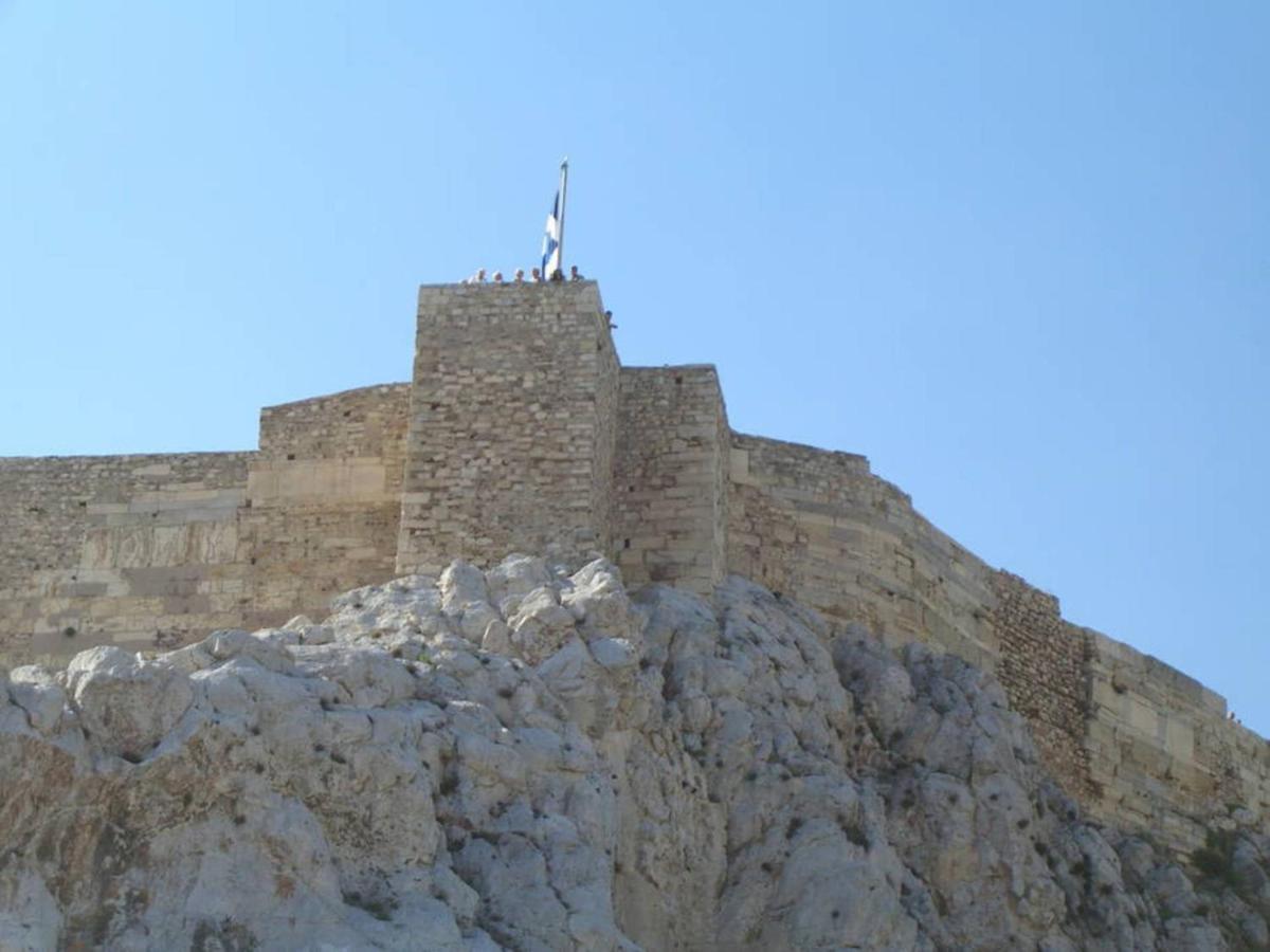 Apartamento Live At The Acropolis Shadow - Under Super Scenic Anafiotika Atenas Exterior foto